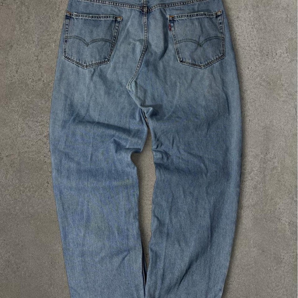 2000s baggy light washed levi denim jeans
